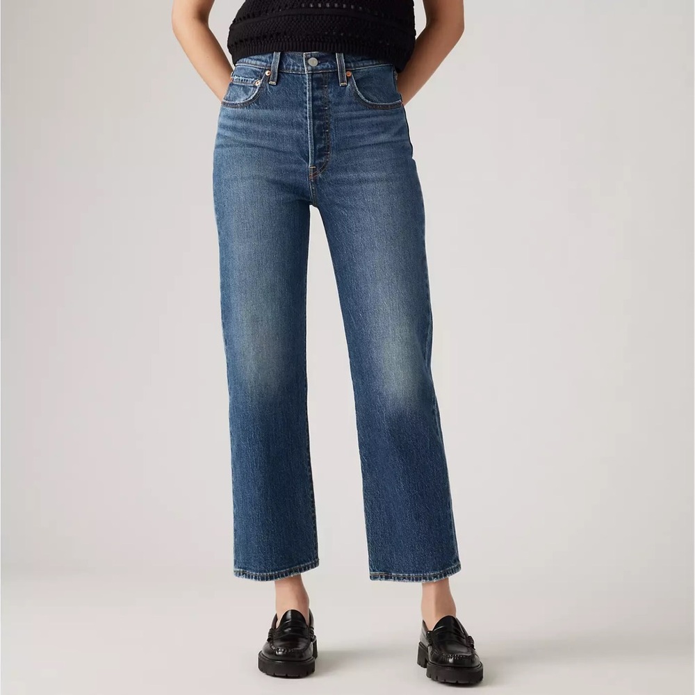 Levi’s Dark Wash Ribcage Straight Ankle Button Fly Jean Size 26
